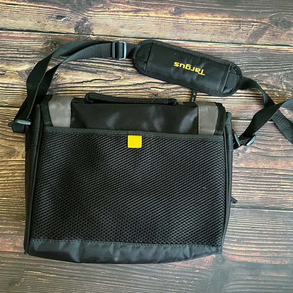 Messenger Shoulder Bag for Tablet iPad- Mini - Targus CityGear - TSM148-50 - Picture 3 of 4